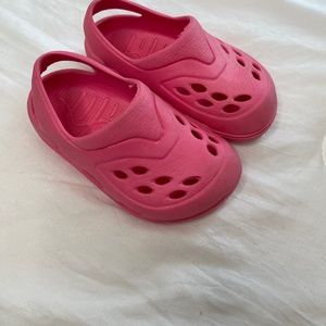 Toddler girl clogs